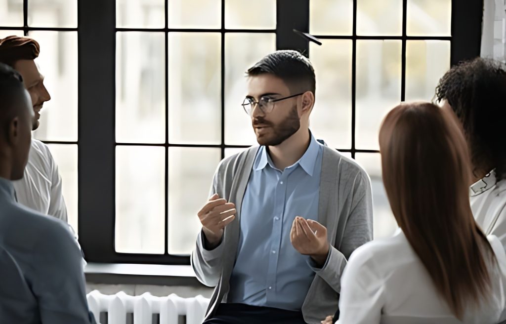 Therapist leading a group session for alcohol addiction treatment in India